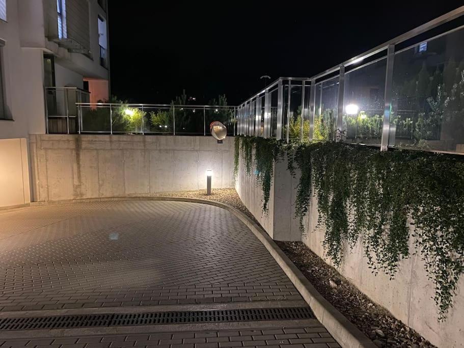 Smart Art :) Z Bezplatnym Parkingiem Podziemnym Apartment Kielce Luaran gambar