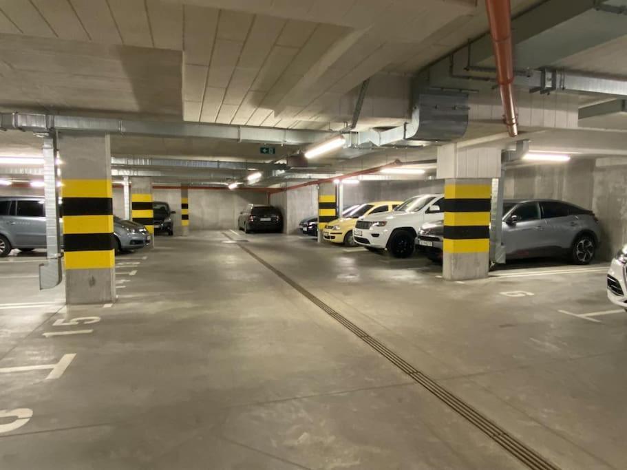 Smart Art :) Z Bezplatnym Parkingiem Podziemnym Apartment Kielce Luaran gambar